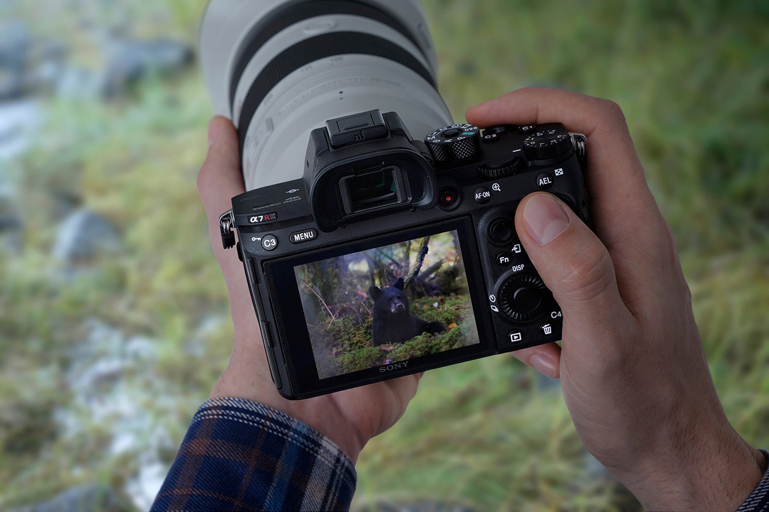 Alpha 7R IV 35 mm full-frame camera with 61.0 MP